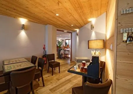 Restaurant & Bien-etre Le Des Roches Otel